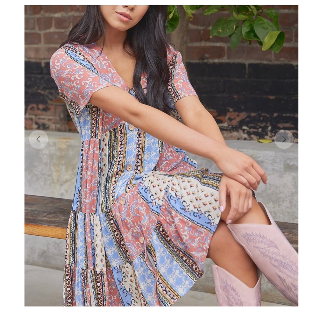 18 Boho V-Neck Border Print Tiered Dress - Picture 2 of 6